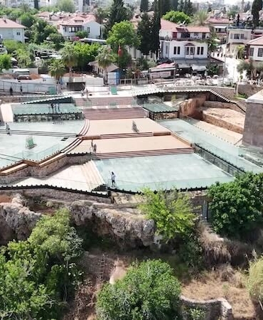 Tarihi Hıdırlık Kulesi'nde Modanın Büyülü Gecesi: Cihan Nacar Defilesi
