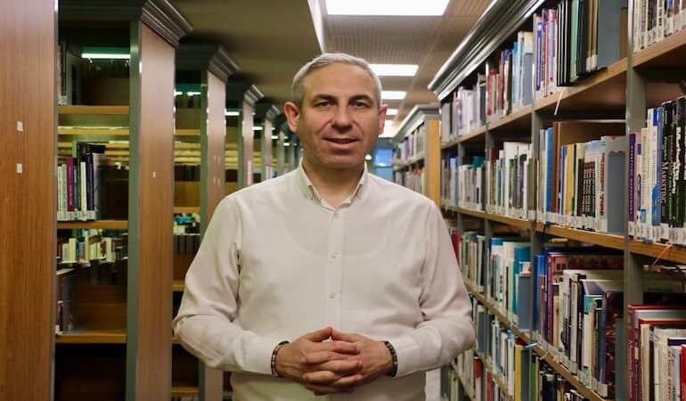 Mezuna Kalmak Her Zaman Daha İyi Bir Seçenek mi?