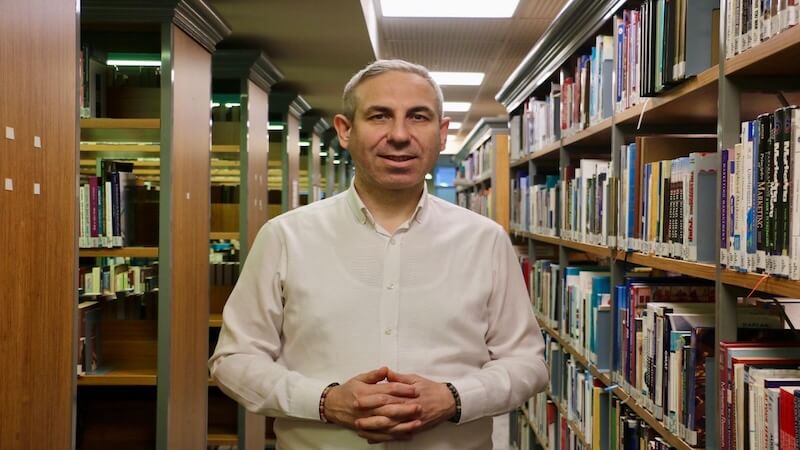 Mezuna Kalmak Her Zaman Daha İyi Bir Seçenek mi?